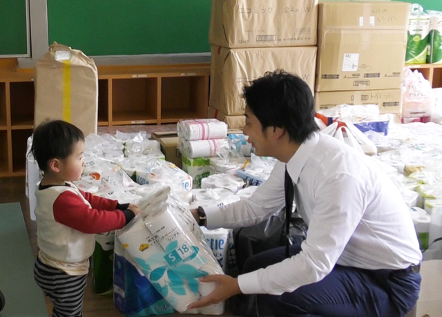 救援物資受け入れ場所での写真