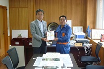 東峰村への義援金贈呈式