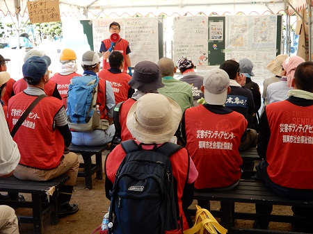 現地災害ボランティアセンター職員によるオリエンテーションの様子