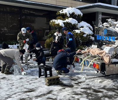 給水車による応急給水の写真