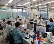 他の都市から多くの職員が派遣されている様子