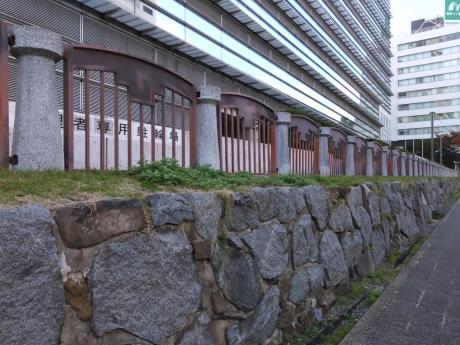 西中島橋そばの石垣の写真