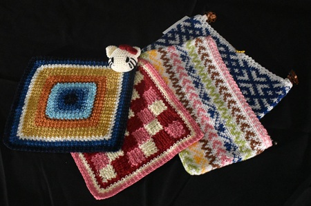 加藤 代志江「手編み。　刺し子の糸を使って。」