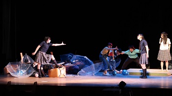 クラーク記念国際高等学校演劇部による演奏披露