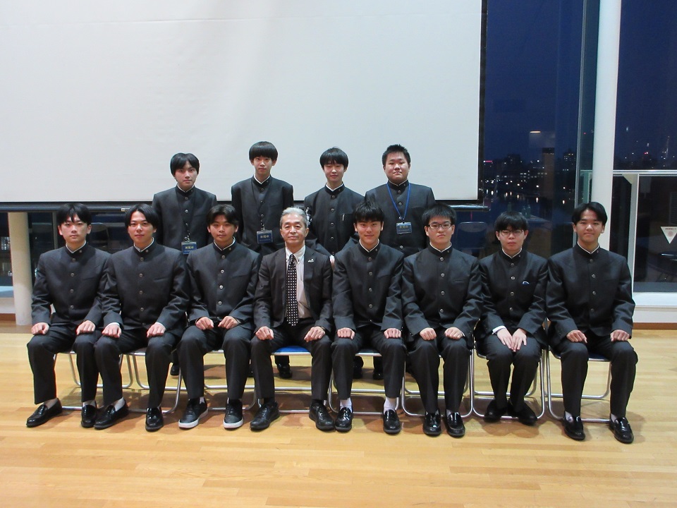 大濠高校生徒会の皆さんとの集合写真