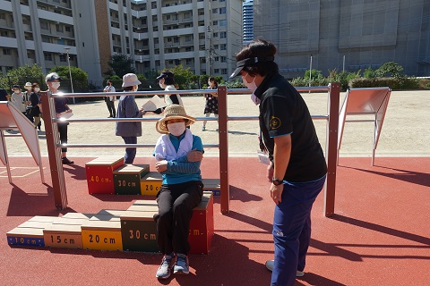 立ち上がり椅子