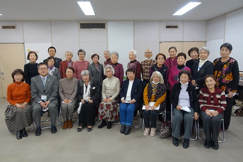 写真：メンバーの皆さんとの記念写真