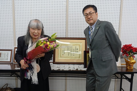 写真：岩さき先生と藤田区長