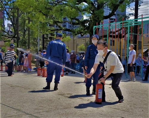 写真：消火訓練の様子