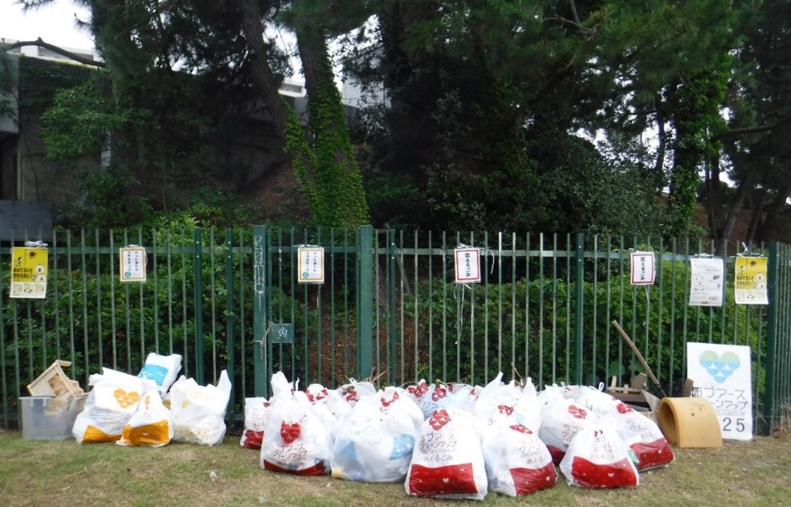 集まった燃えるごみ、プラスチックごみの写真_1