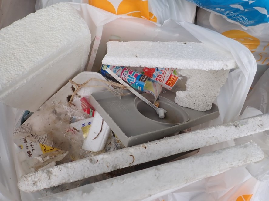 集まったプラスチックごみの写真_3