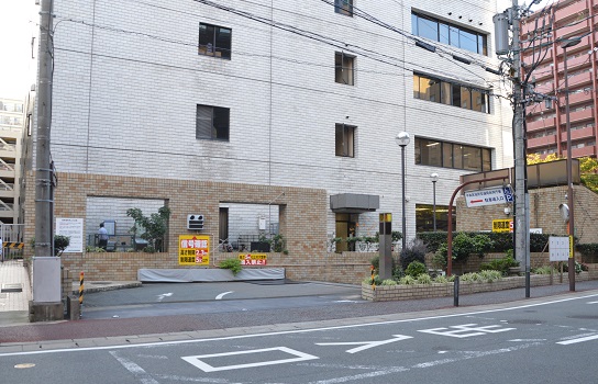 駐車場入り口の写真