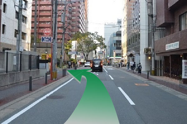 大名二丁目交差点から駐車場入口への写真