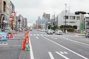 日赤通りの様子の写真