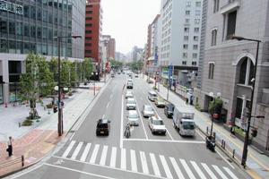 はかた駅前通りの様子