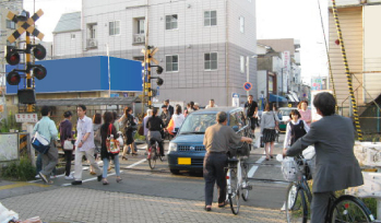 雑餉隈(ざっしょのくま)1号踏切の様子