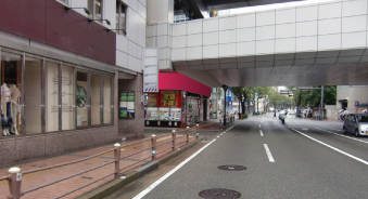 高架化により東西の行き来がスムーズになった西鉄天神大牟田線 国体道路交差部