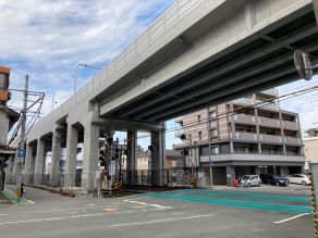 雑餉隈2号踏切付近状況写真（上部工完了）