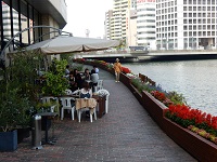 オープンカフェの写真