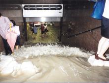 平成１１年６月２９日博多駅地下街の画像
