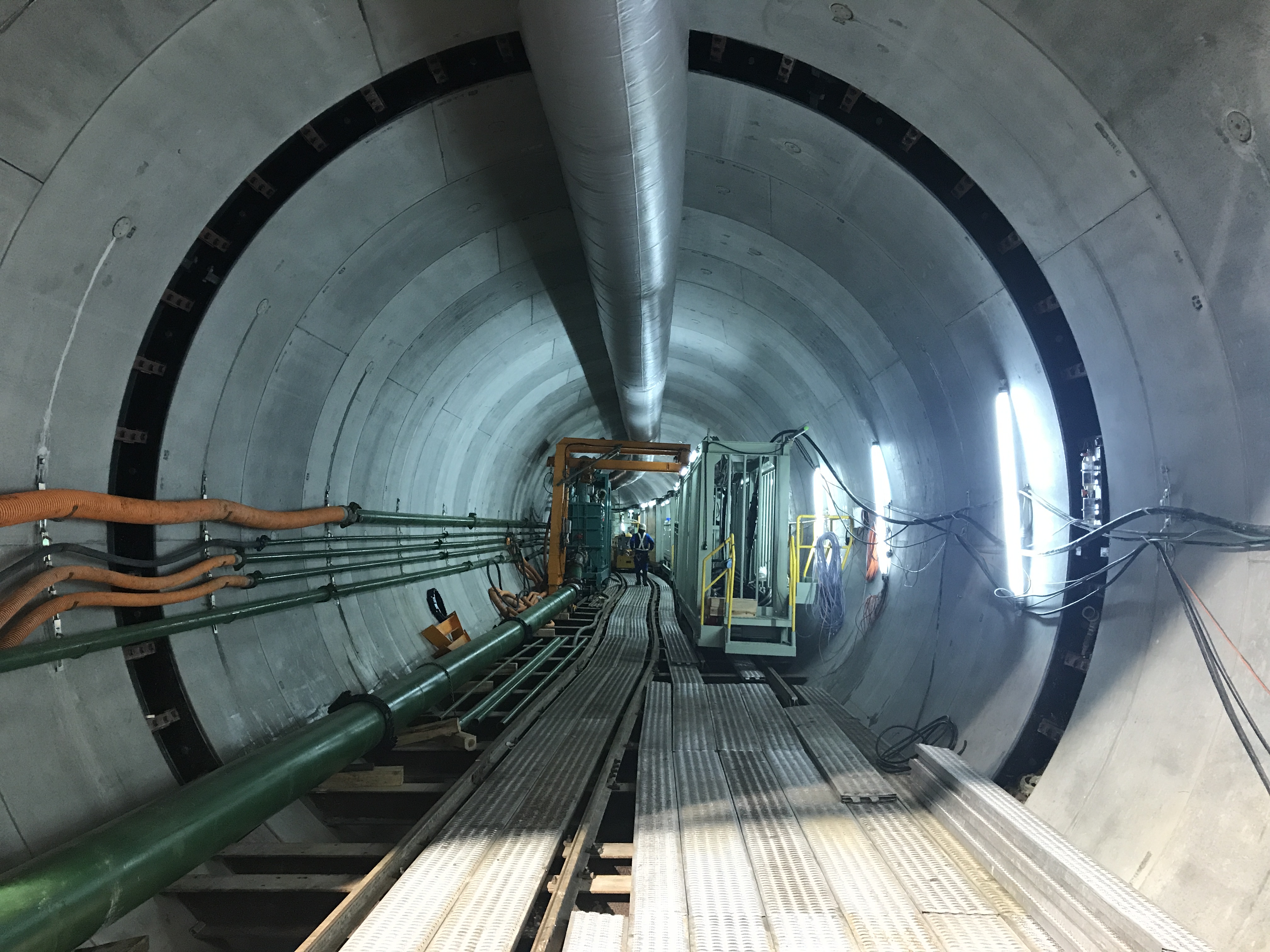 施工中の管の中の写真を添付しています。