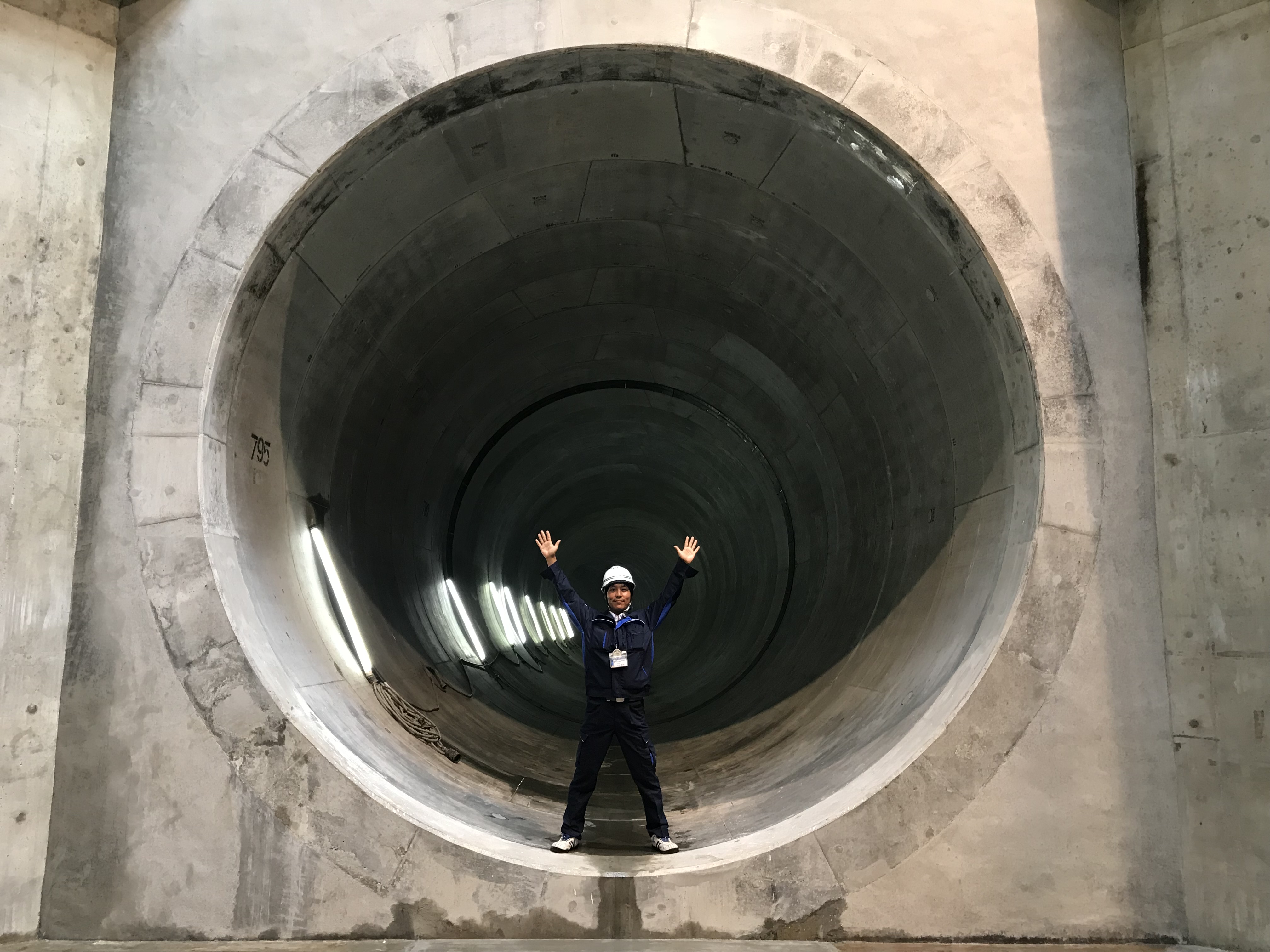 完成した雨水貯留管の写真を添付しています。