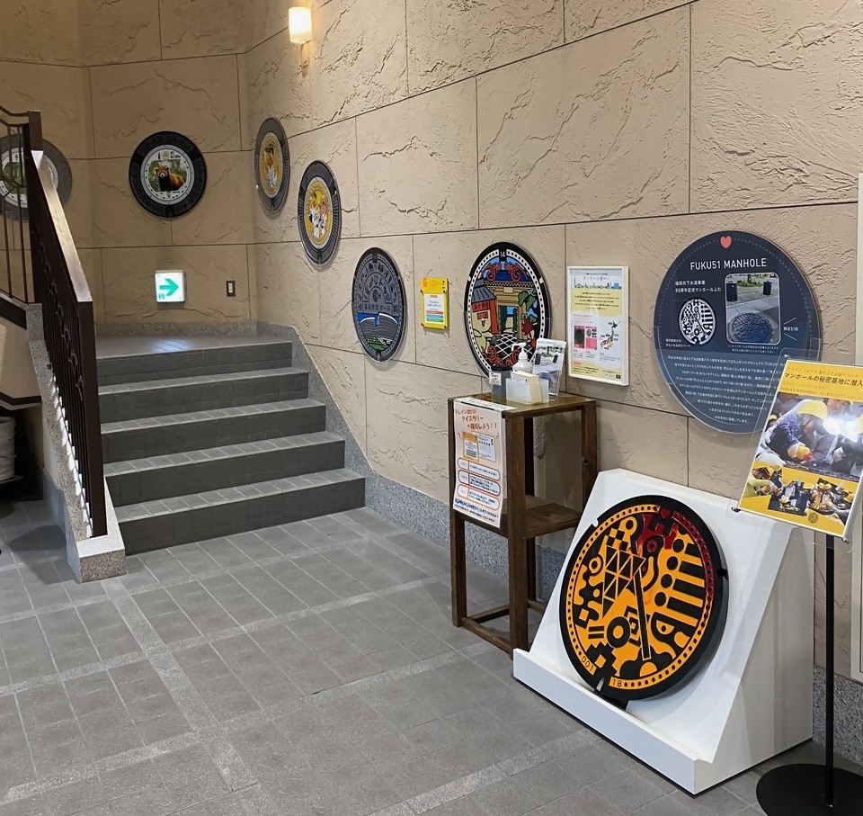 福岡市のオリジナルデザインマンホールの画像