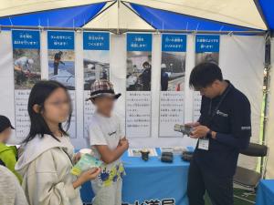 水道水を届ける働く人パネル展の様子