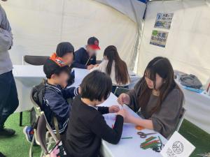 建築土木学生による技術体験の様子