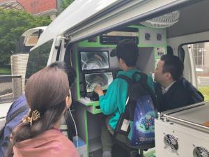 管内検査カメラ操作体験の様子