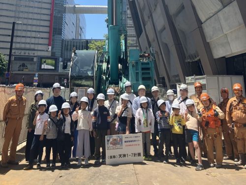 現場見学ツアーの様子