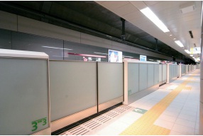 【画像】可動式ホーム柵