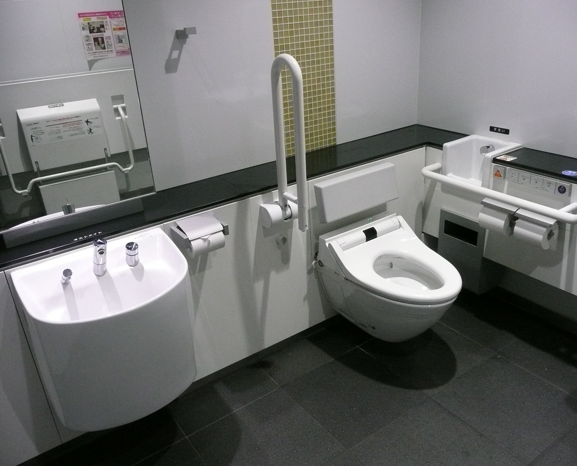 【画像】車いすでも使いやすく工夫されたトイレ