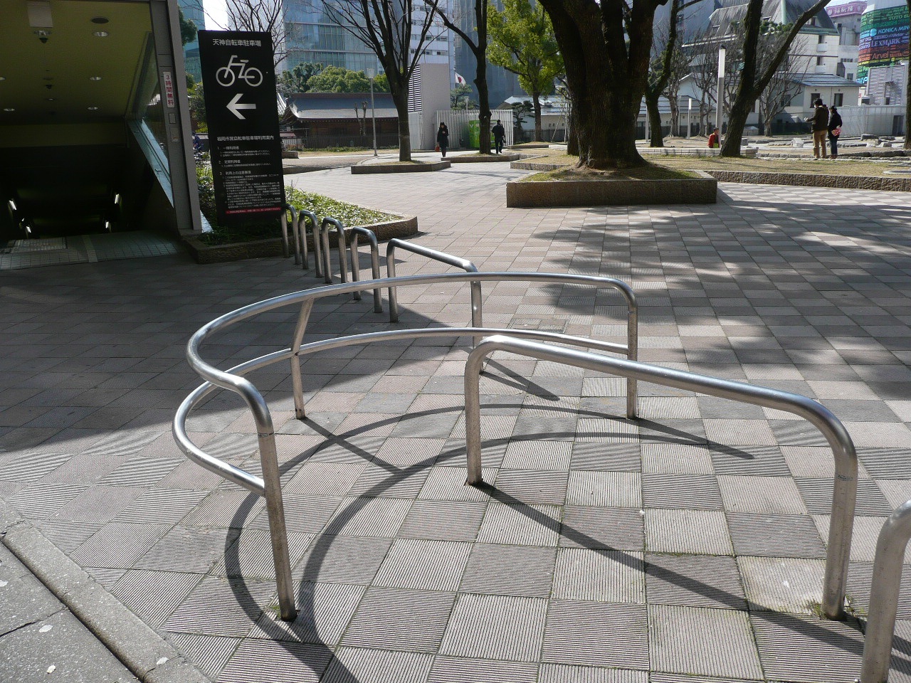 【画像】車止め柵のある出入り口