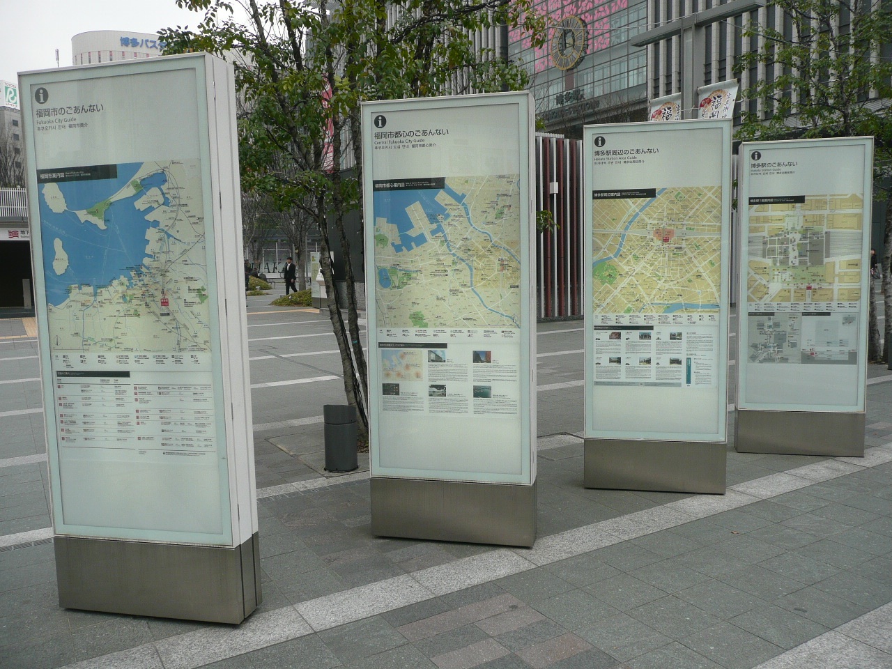 【画像】案内地図のある広場