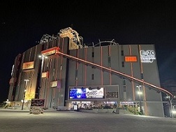 BOSS E・ZO FUKUOKAのオレンジライトアップ写真
