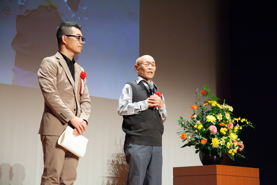 受賞者（４チーム目）の写真