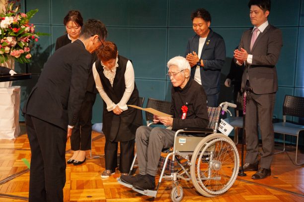 受賞者（１チーム目）の写真