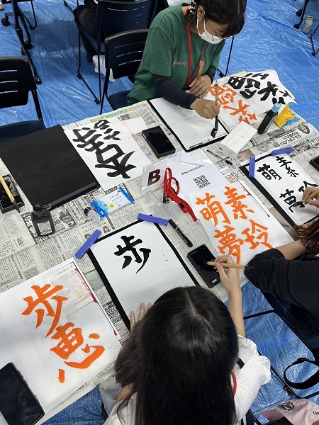 書道体験の様子