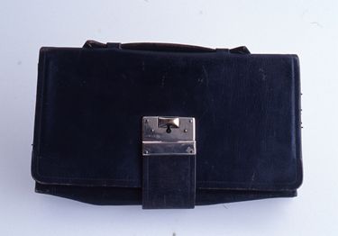 画像:手提鞄＜黒・小＞