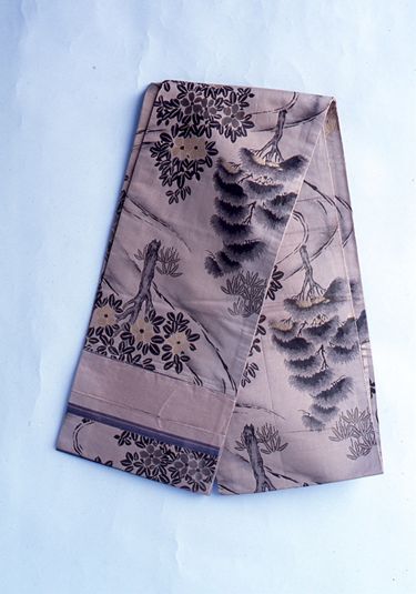 画像:帯＜薄緑地に松竹、草木模様＞