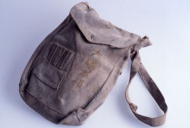 画像:肩紐付手縫いバッグ