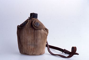 画像:水筒＜カバー付＞