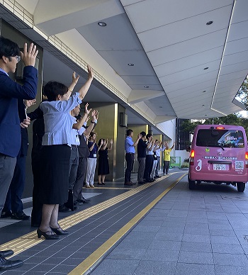 キャラバンカーお見送り２