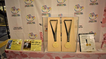 金メダルのレプリカ