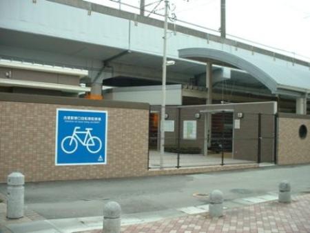 吉塚駅東口駐輪場の写真
