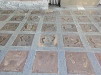 福岡国際マラソン歴代優勝者の足形の拡大写真