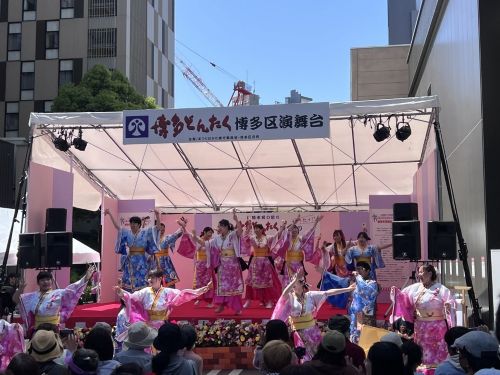 令和7年度博多区演舞台の様子(踊り)