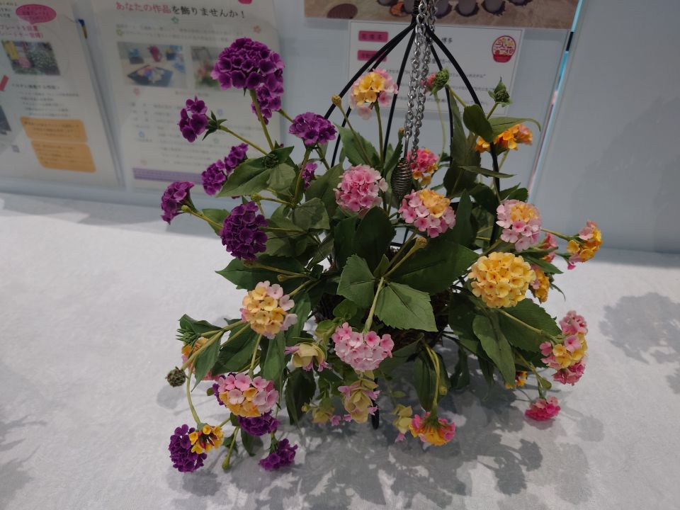 粘土の花の写真です