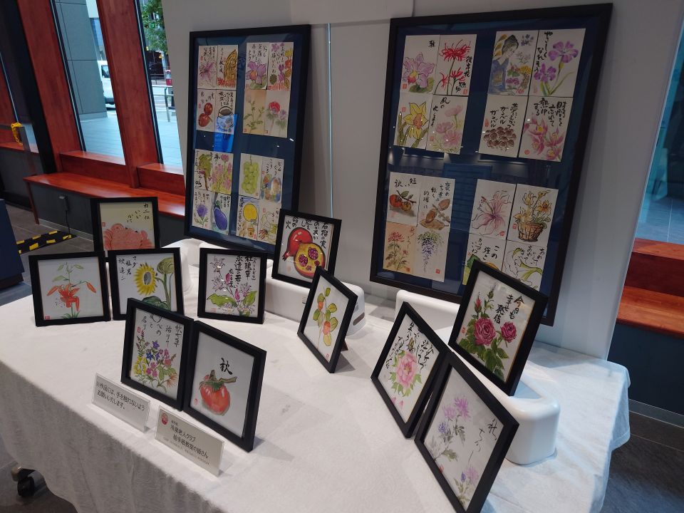 絵手紙と敷紙の写真です